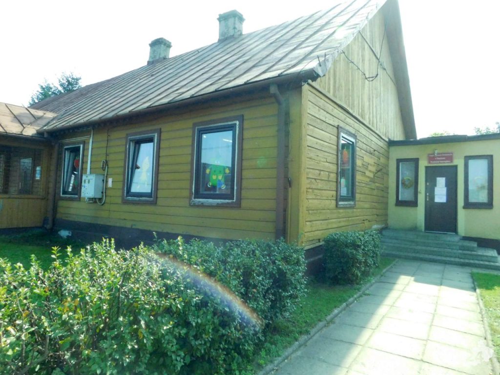 Tak obecnie wygląda budynek Przedszkola i filii Biblioteki w Pomykowie.