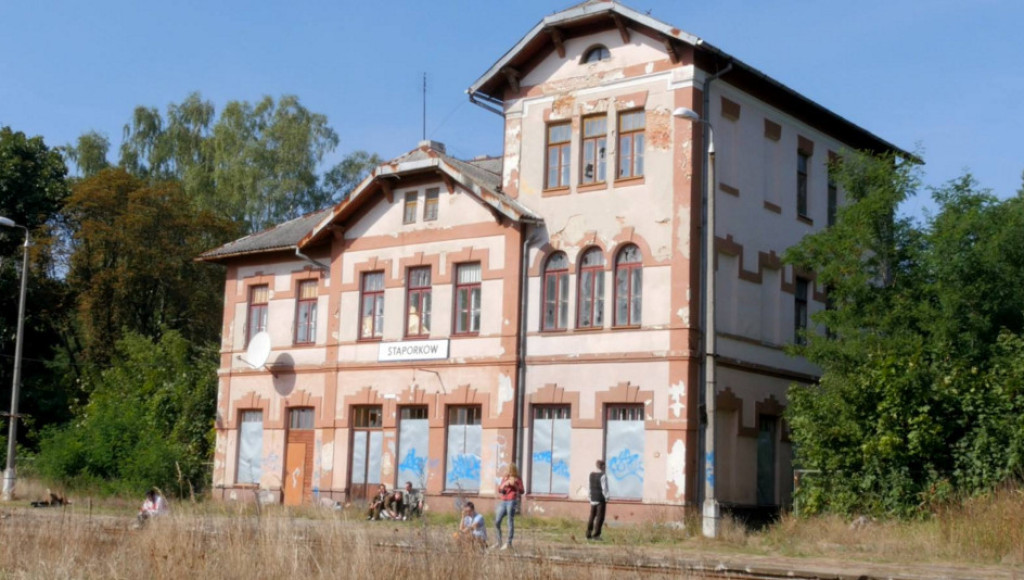 PKP chce się pozbyć dworców z gminy Stąporków [zdjęcia]