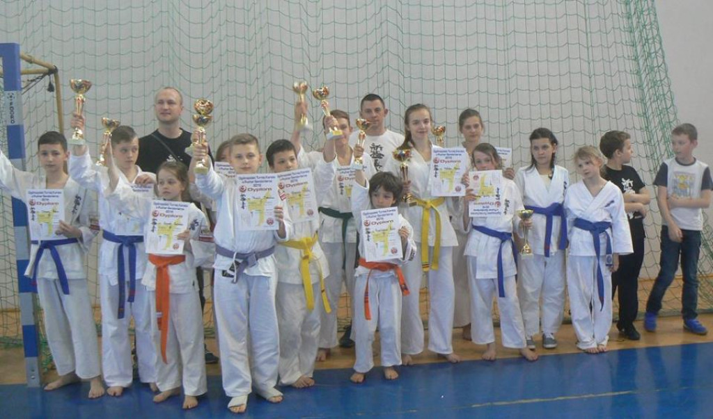 Młodzi karatecy wracają z Sandomierza z medalami [zdjęcia]