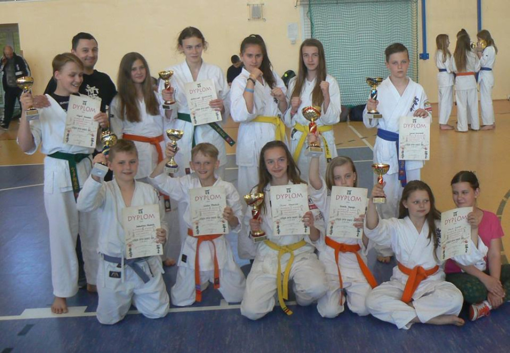 Koneckie drużyny karate z medalami w Leżajsku [zdjęcia]