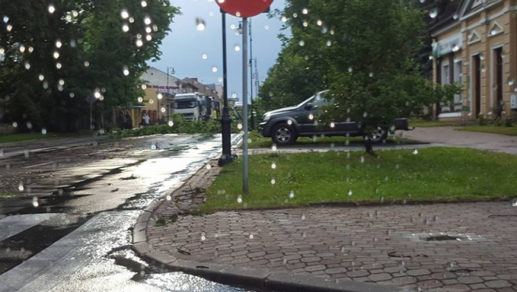 WIDEO: Nawałnica przeszła przez Końskie. Straty są ogromne