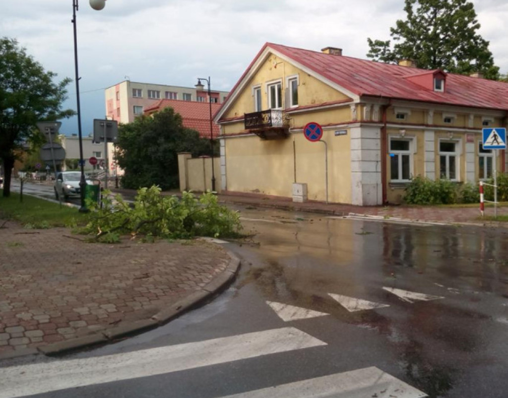 WIDEO: Nawałnica przeszła przez Końskie. Straty są ogromne