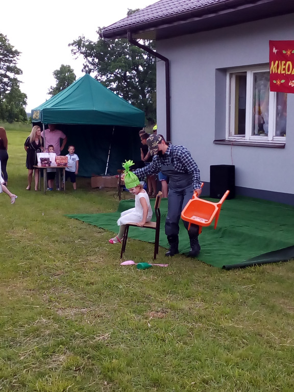 Młodsi i starsi bawili się na pikniku w Pilczycy [wideo, zdjęcia]