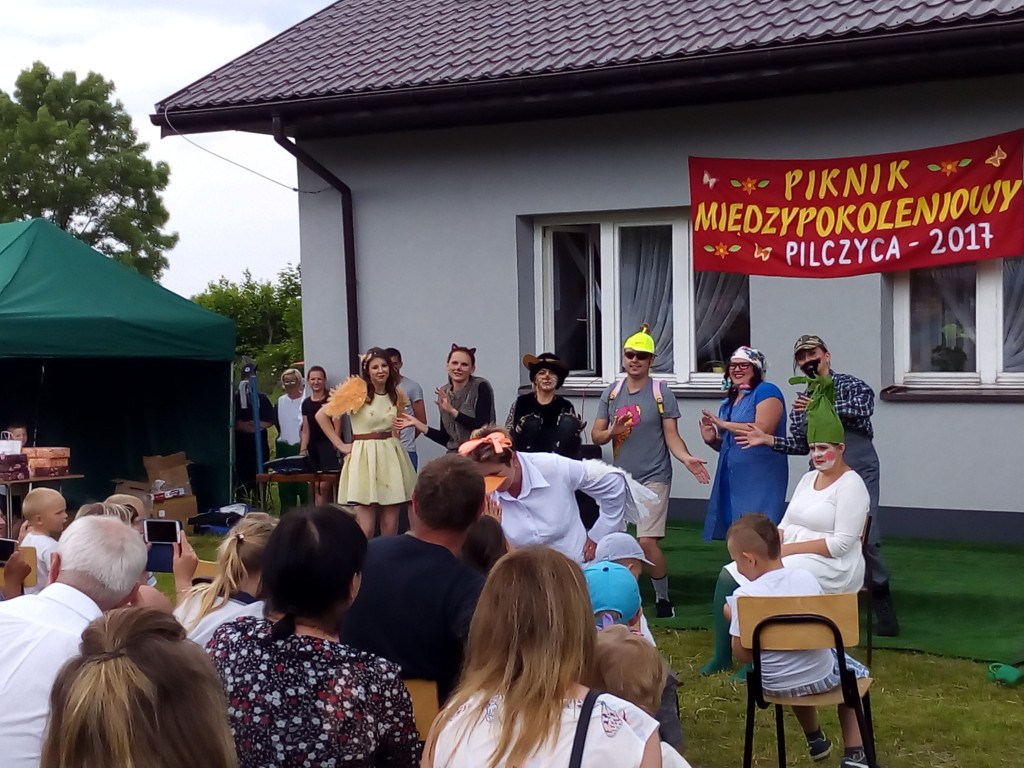 Młodsi i starsi bawili się na pikniku w Pilczycy [wideo, zdjęcia]