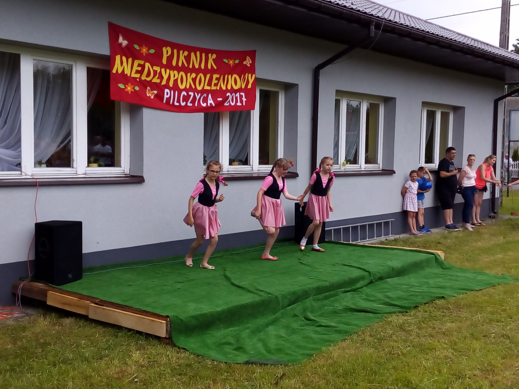 Młodsi i starsi bawili się na pikniku w Pilczycy [wideo, zdjęcia]