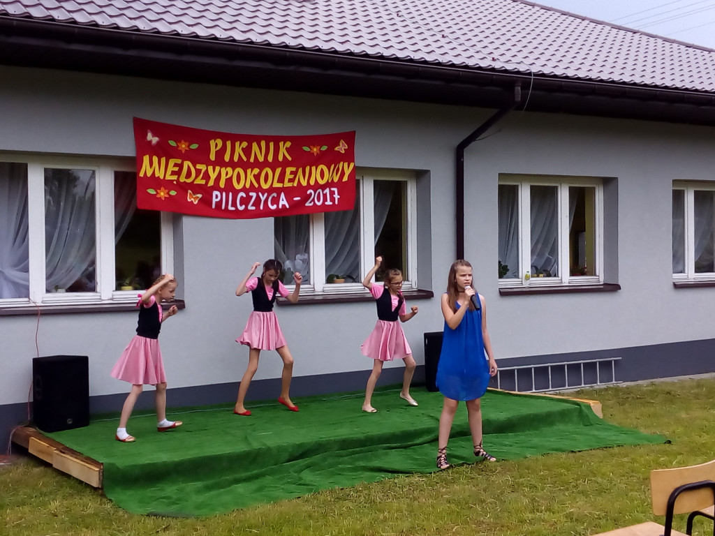 Młodsi i starsi bawili się na pikniku w Pilczycy [wideo, zdjęcia]