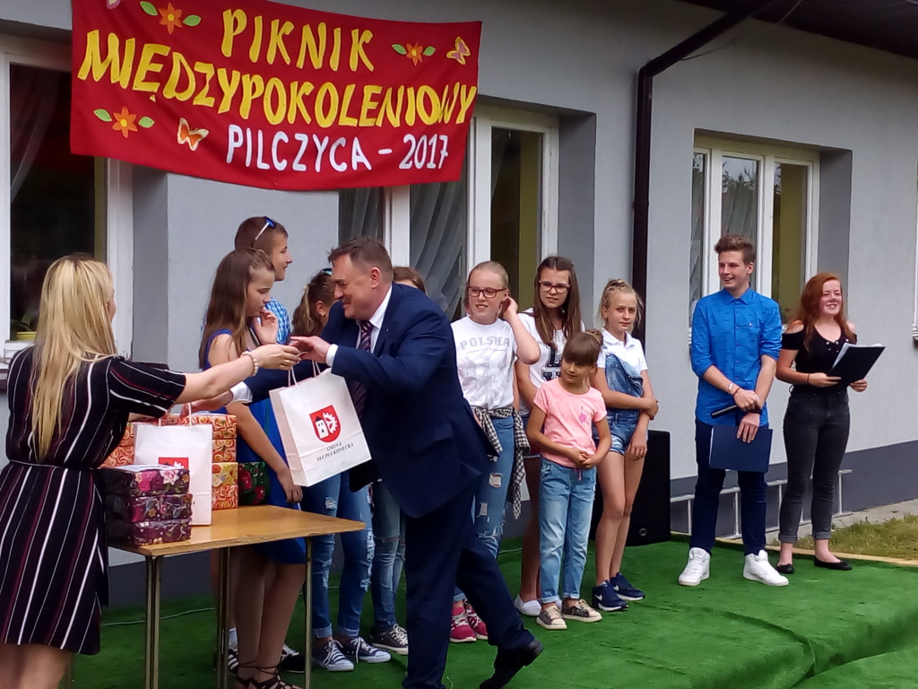 Młodsi i starsi bawili się na pikniku w Pilczycy [wideo, zdjęcia]