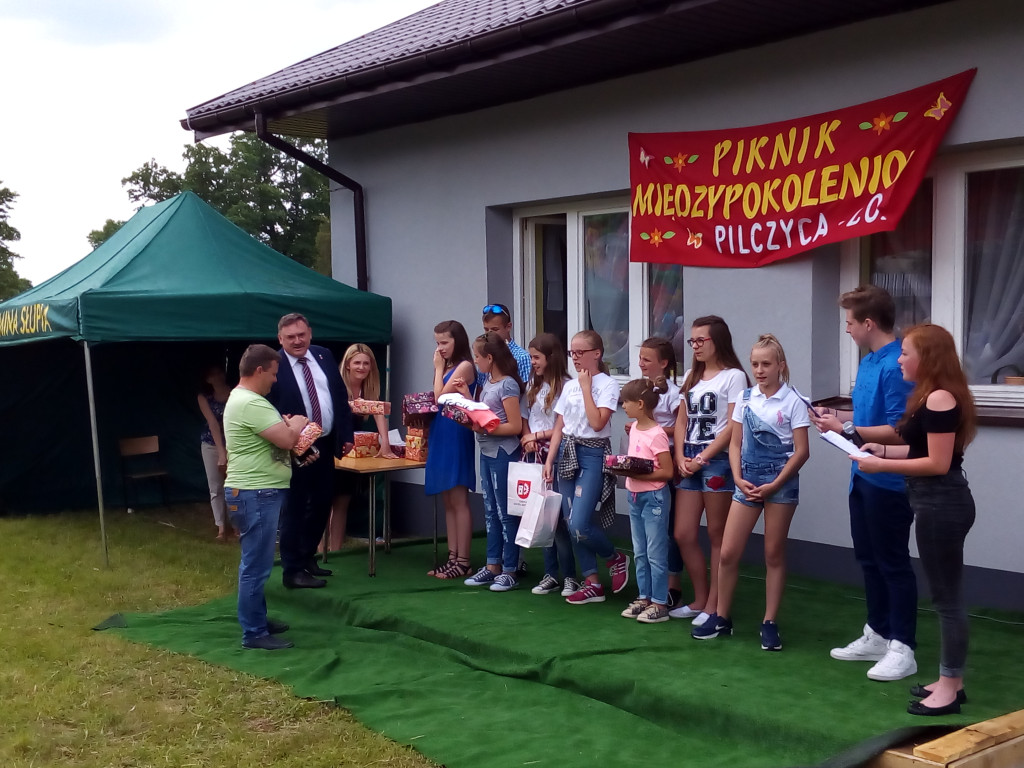 Młodsi i starsi bawili się na pikniku w Pilczycy [wideo, zdjęcia]