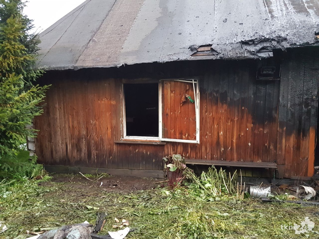 Pożar domu w Janowie w gminie Stąporków [zdjęcia]