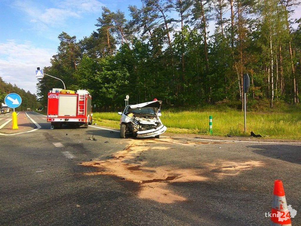 Starszy kierowca spowodował wypadek na krzyżówkach radoszyckich [zdjęcia]