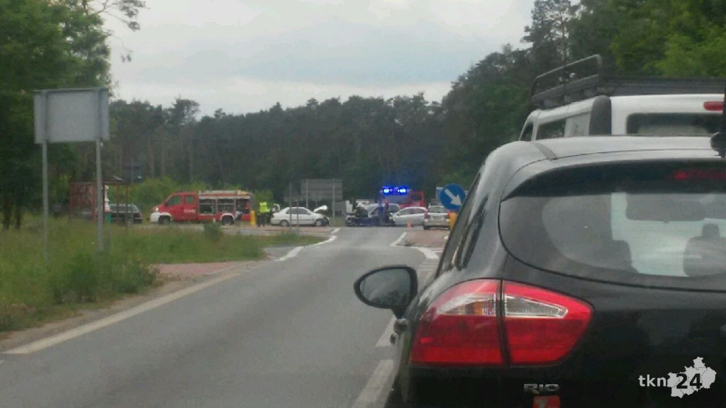 Starszy kierowca spowodował wypadek na krzyżówkach radoszyckich [zdjęcia]