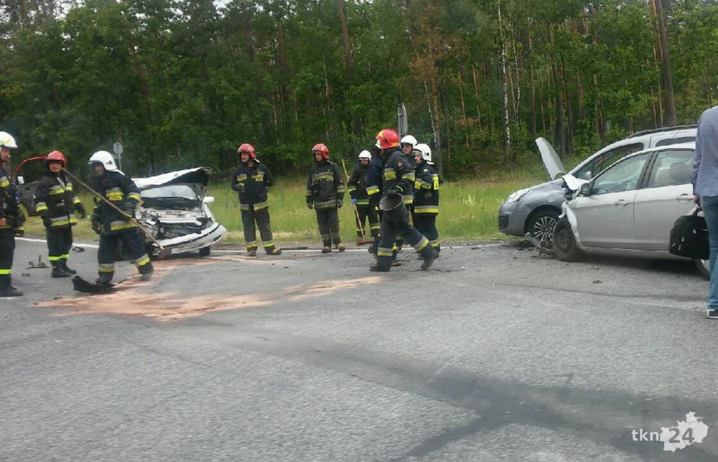 Starszy kierowca spowodował wypadek na krzyżówkach radoszyckich [zdjęcia]