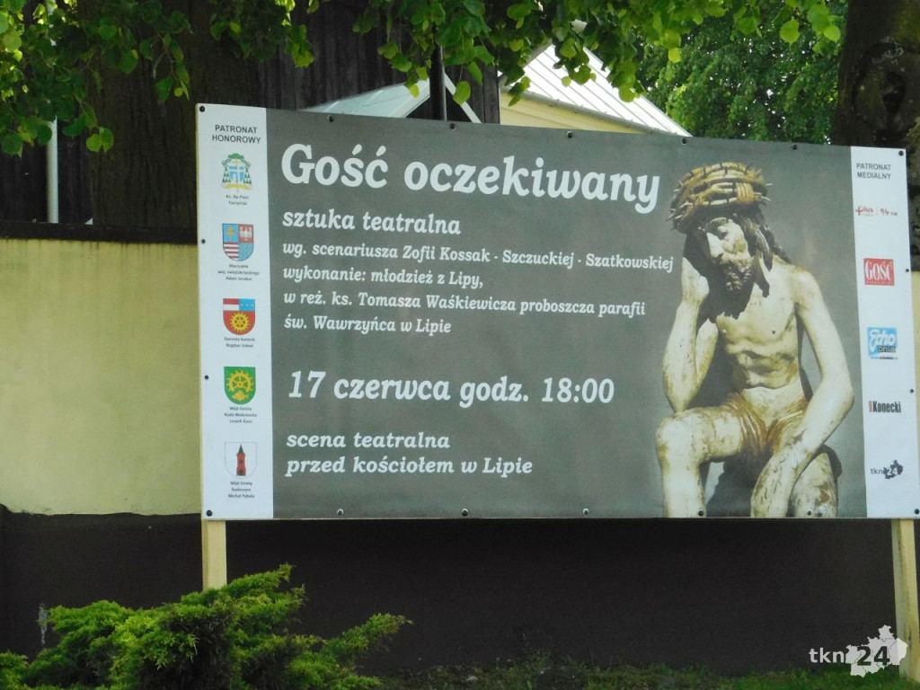 Ksiądz i parafianie zapraszają na spektakl teatralny w Lipie [wideo, zdjęcia]