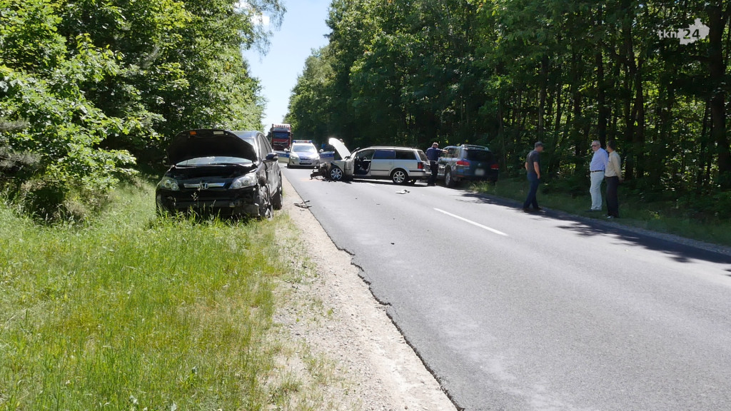 Poważny wypadek między Końskimi a Gowarczowem [wideo, zdjęcia]