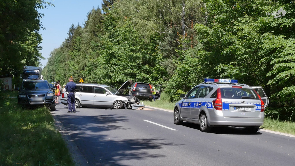 Poważny wypadek między Końskimi a Gowarczowem [wideo, zdjęcia]