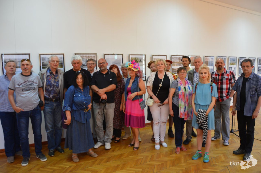 Fotografia Ojczysta w koneckim Domu Kultury [wideo, zdjęcia]