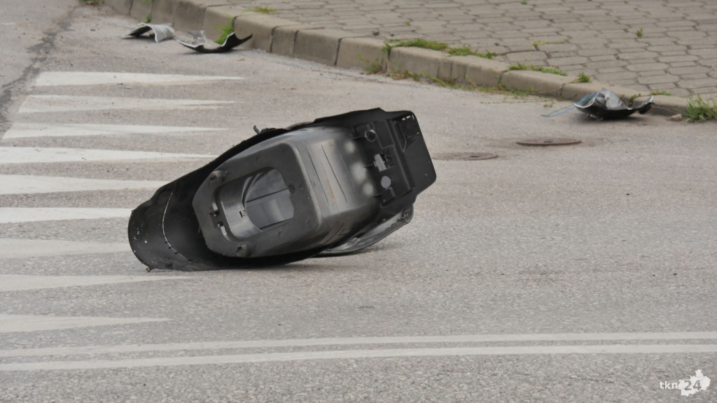 Końskie: Motorowerzysta został ranny po zderzeniu z Audi! [zdjęcia]