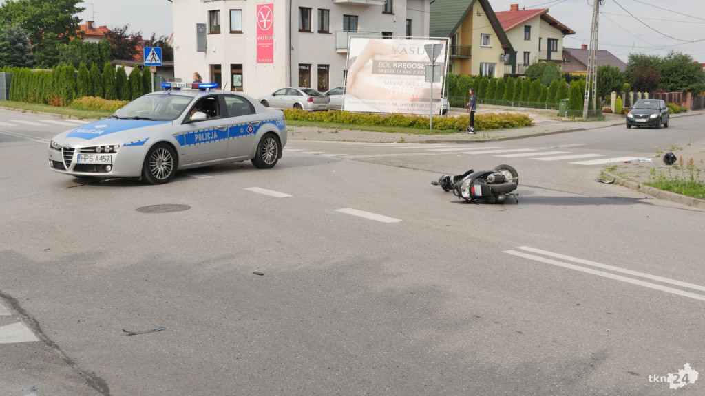 Końskie: Motorowerzysta został ranny po zderzeniu z Audi! [zdjęcia]
