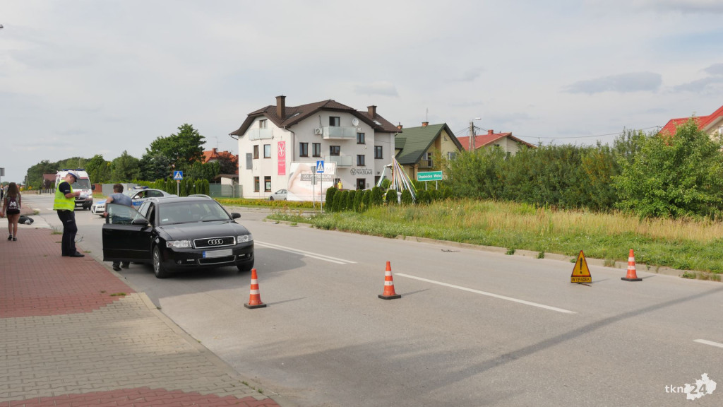 Końskie: Motorowerzysta został ranny po zderzeniu z Audi! [zdjęcia]