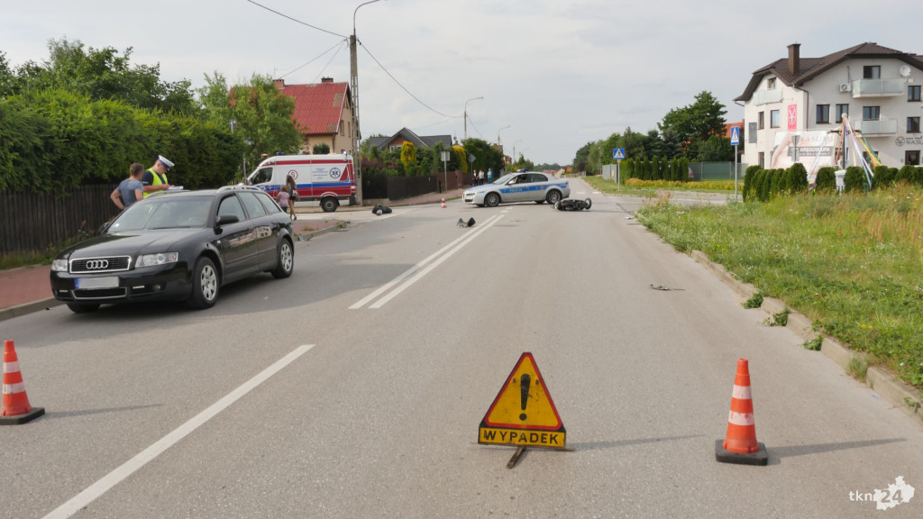 Końskie: Motorowerzysta został ranny po zderzeniu z Audi! [zdjęcia]