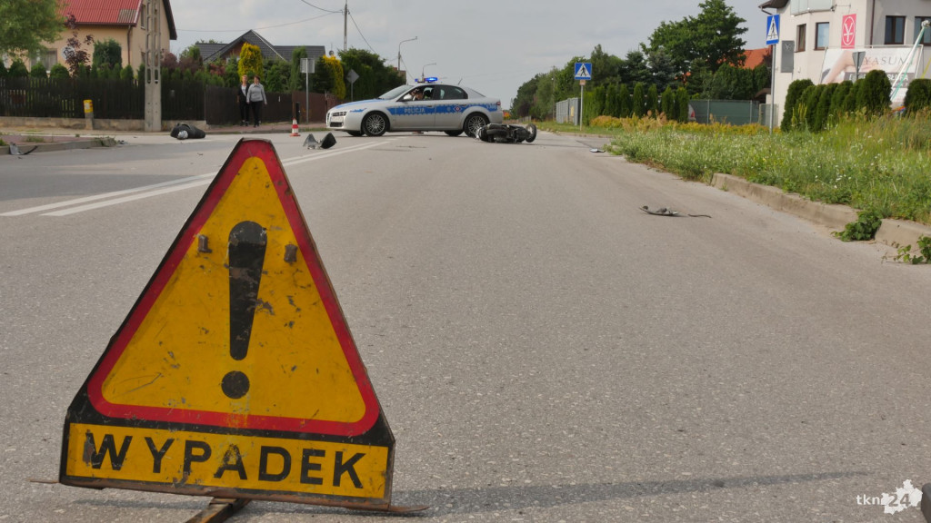 Końskie: Motorowerzysta został ranny po zderzeniu z Audi! [zdjęcia]