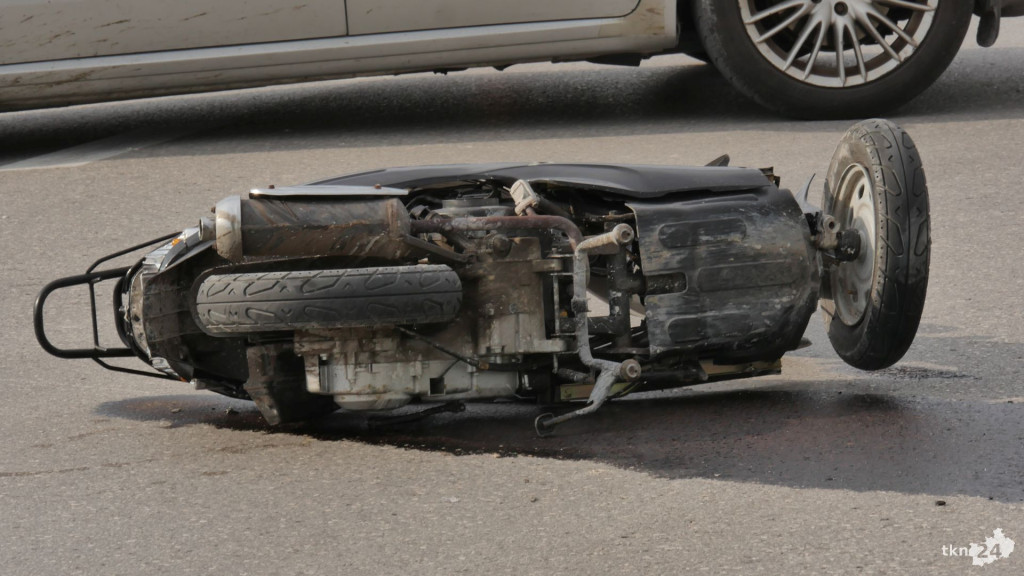 Końskie: Motorowerzysta został ranny po zderzeniu z Audi! [zdjęcia]