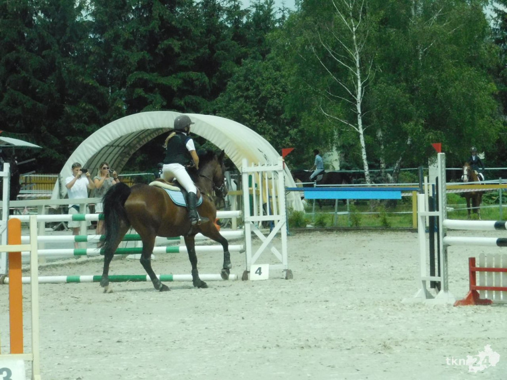 Piękne konie i sportowe emocje w Stajni u Ciepłego [wideo, zdjęcia]