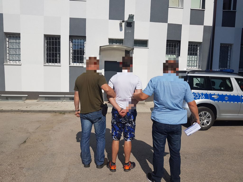 Stąporków: Pobili mężczyznę. Teraz złapała ich policja! [zdjęcia]