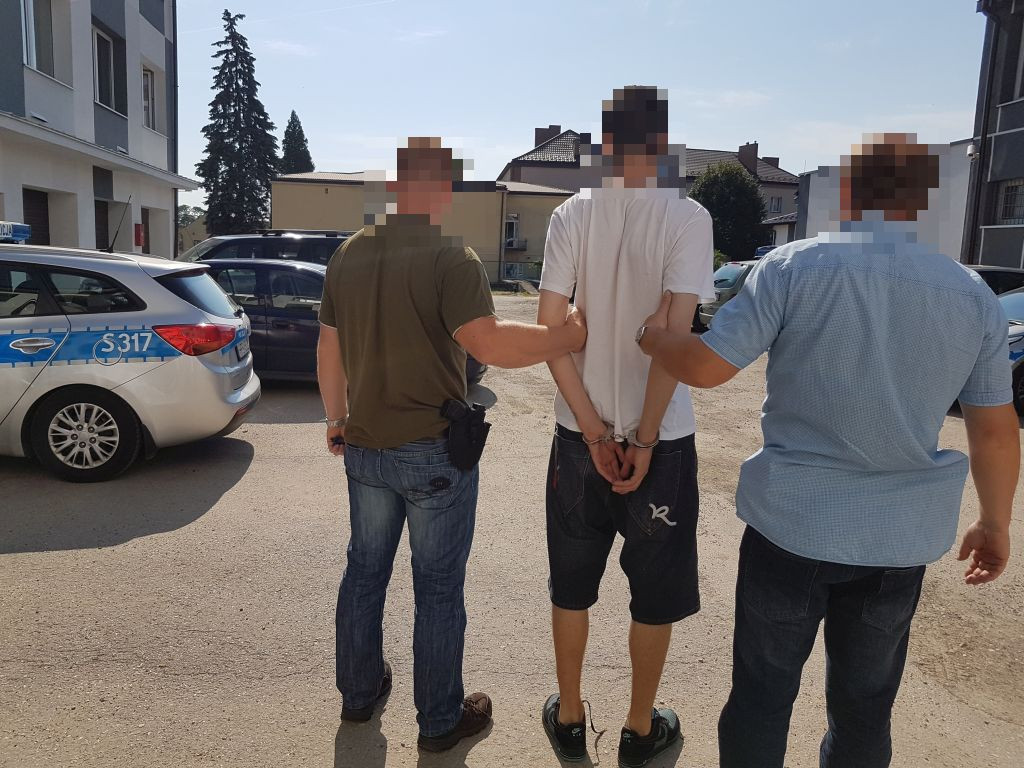 Stąporków: Pobili mężczyznę. Teraz złapała ich policja! [zdjęcia]