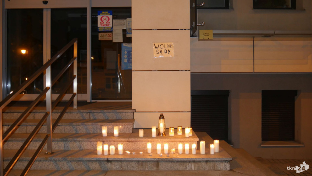 W Końskich też protestowano przed sądem [wideo, zdjęcia]