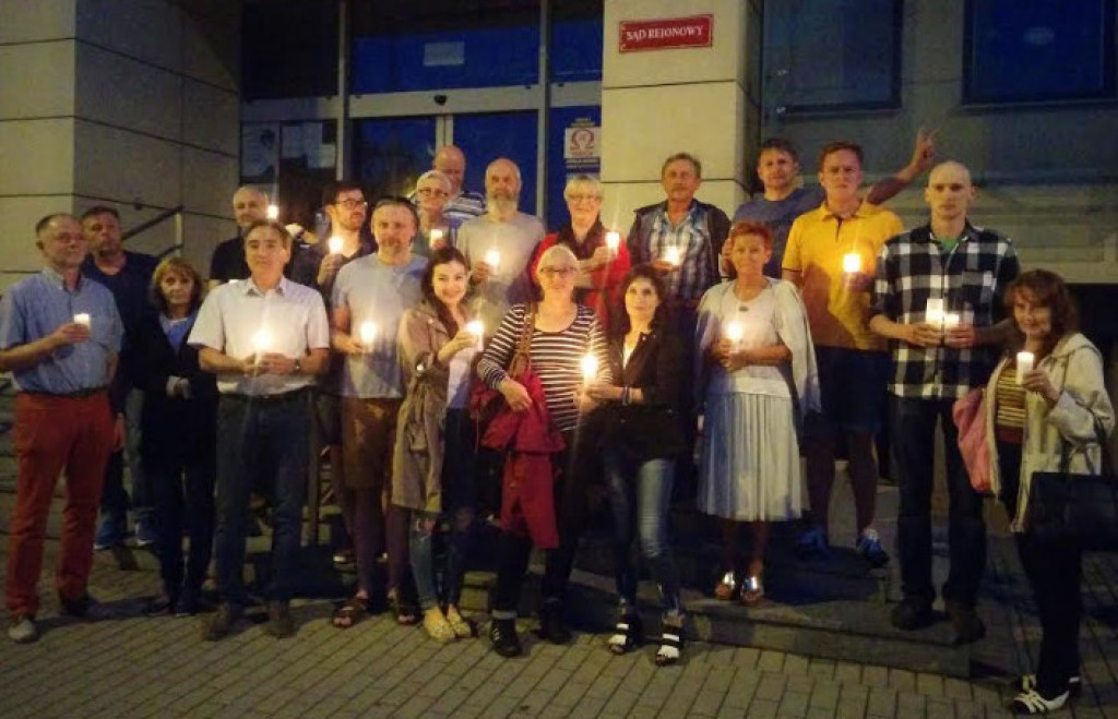W Końskich też protestowano przed sądem [wideo, zdjęcia]