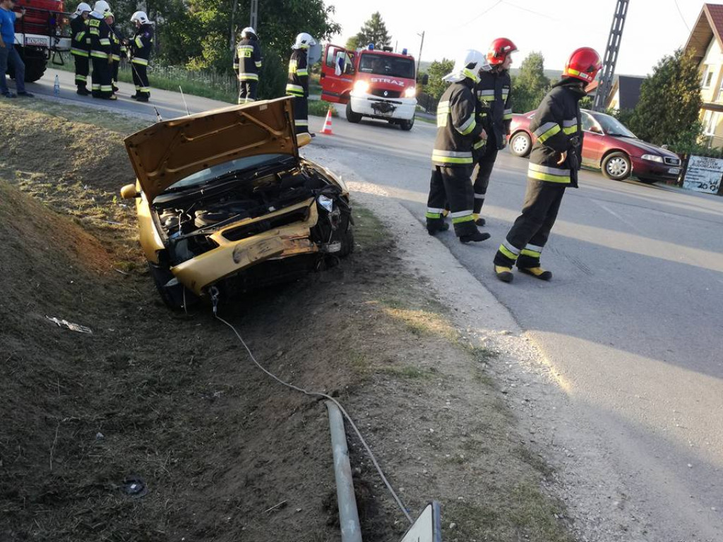 Dwa auta zderzyły się w Smykowie [zdjęcia]