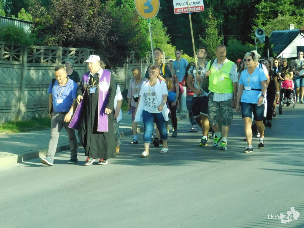 Pielgrzymi ze Skarżyska wkroczyli do Końskich [wideo, zdjęcia]