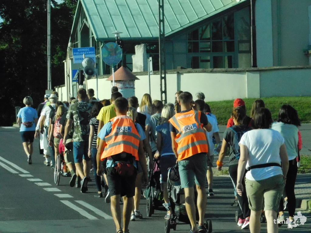 Pielgrzymi ze Skarżyska wkroczyli do Końskich [wideo, zdjęcia]