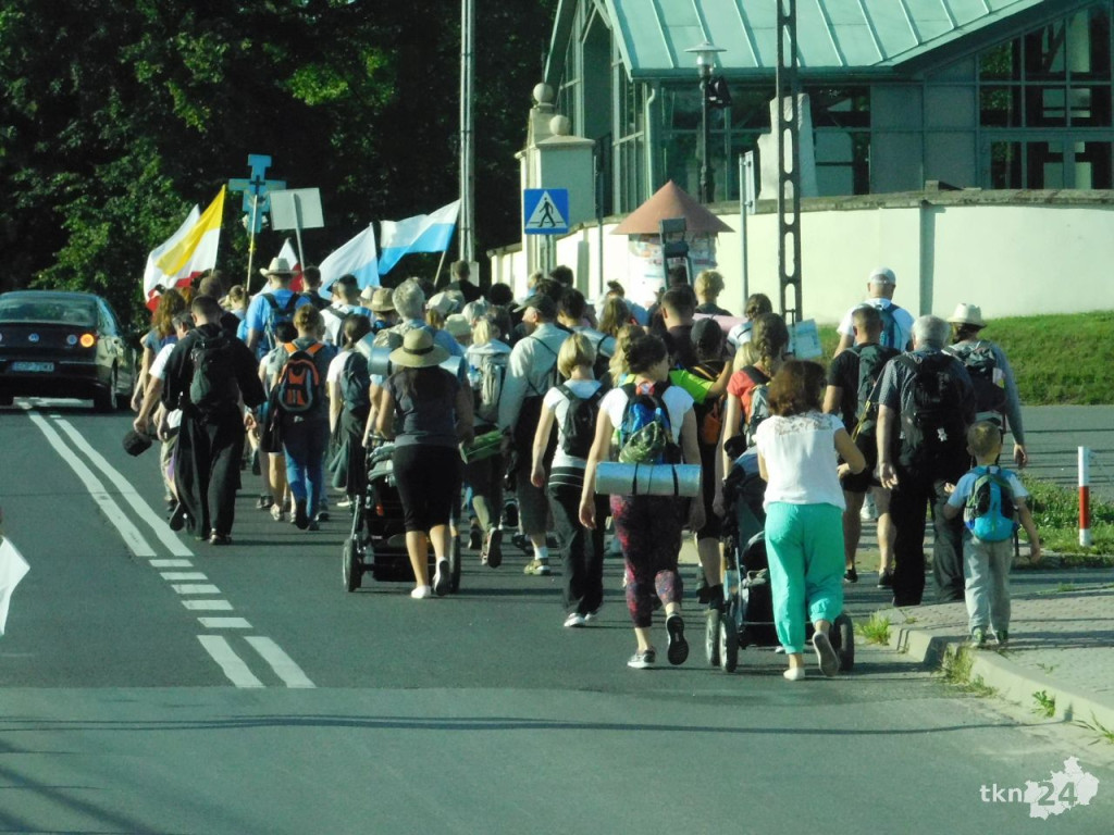 Pielgrzymi ze Skarżyska wkroczyli do Końskich [wideo, zdjęcia]