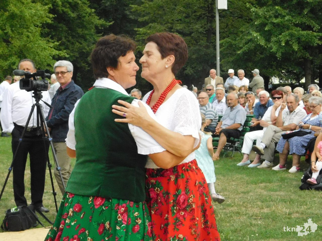 Ludowe nuty wybrzmiały w koneckim parku już po raz trzynasty [wideo, zdjęcia]