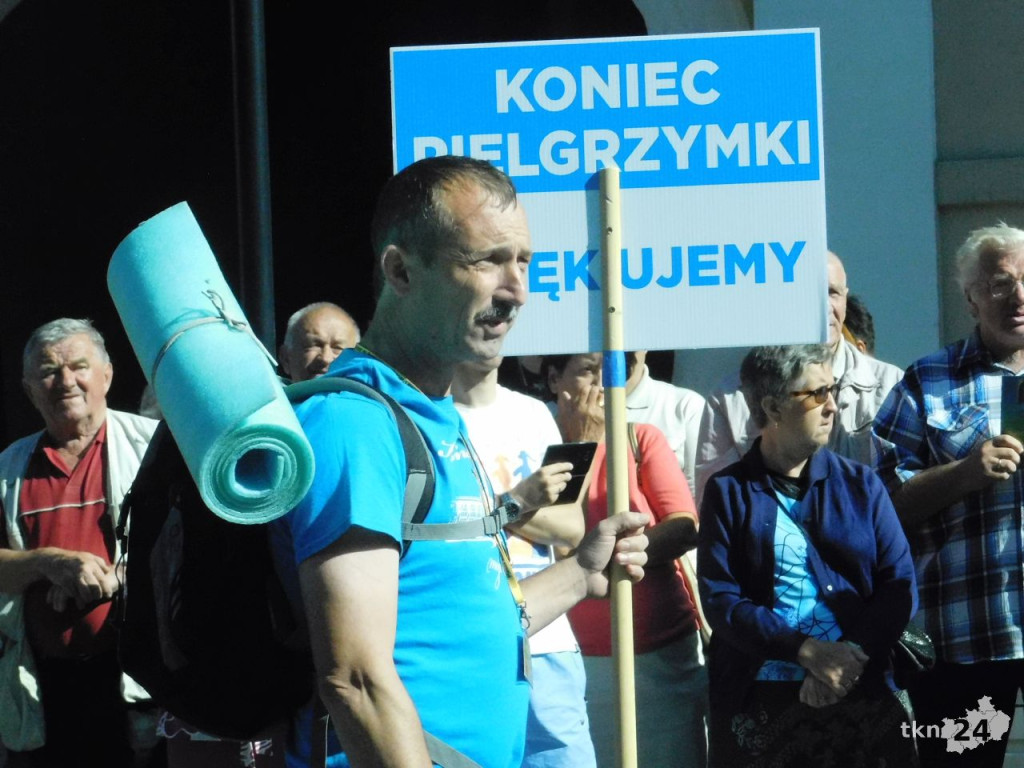 Prawie trzystu koneckich pielgrzymów wyruszyło na pątniczy szlak [wideo, zdjęcia]