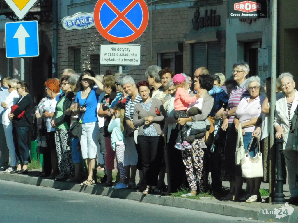 Prawie trzystu koneckich pielgrzymów wyruszyło na pątniczy szlak [wideo, zdjęcia]