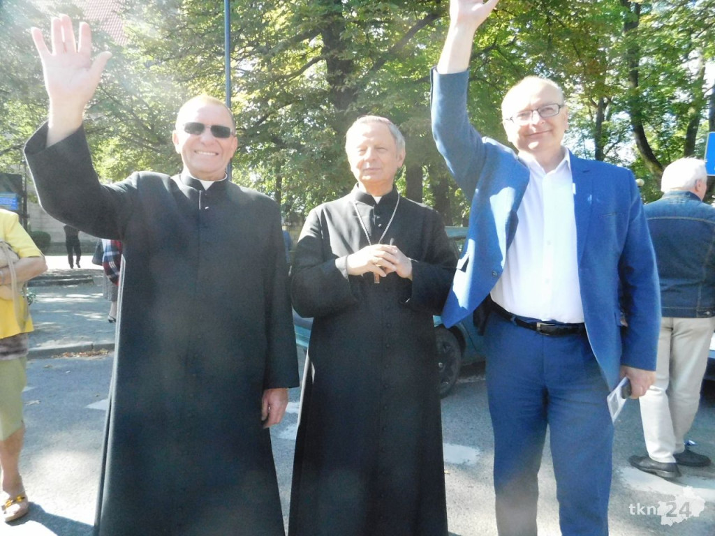 Prawie trzystu koneckich pielgrzymów wyruszyło na pątniczy szlak [wideo, zdjęcia]