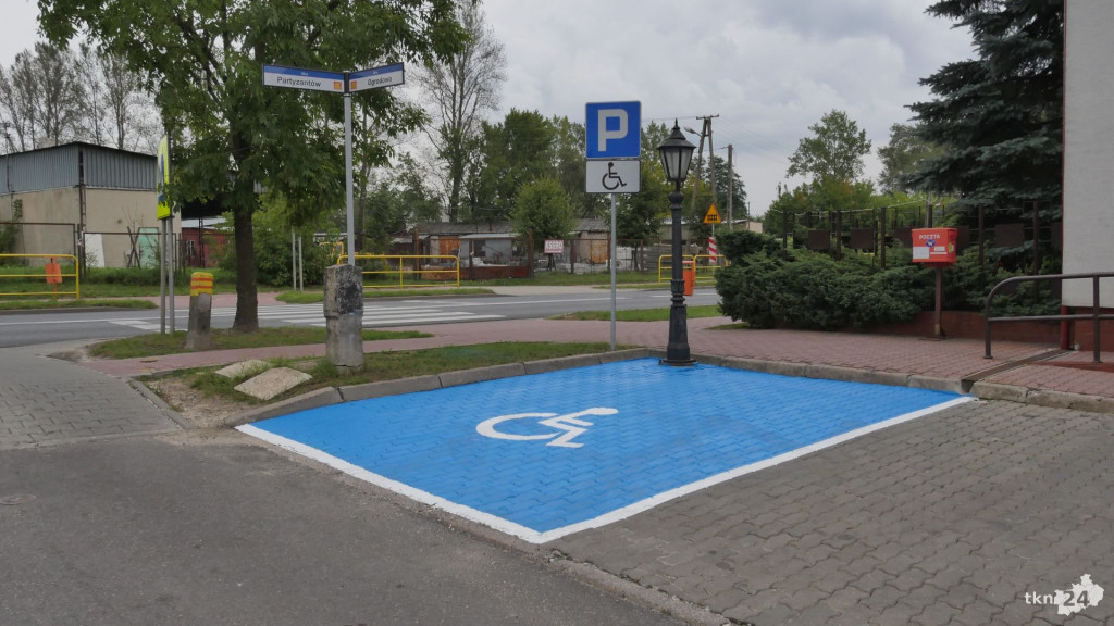 Końskie: Nowy wygląd miejsc parkingowych dla niepełnosprawnych [zdjęcia]