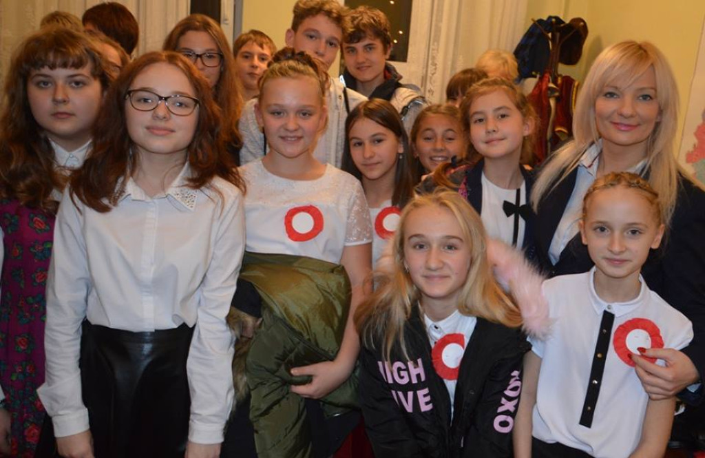 Bardzo artystyczne obchody Święta Niepodległości w Stąporkowie [zdjęcia, wideo]