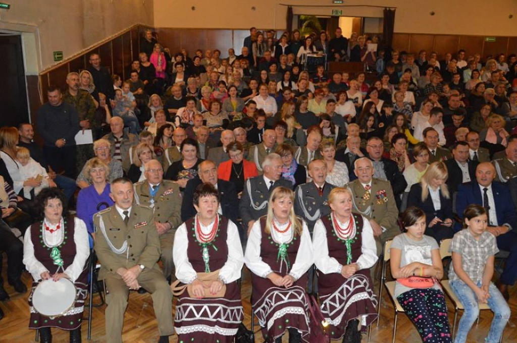 Bardzo artystyczne obchody Święta Niepodległości w Stąporkowie [zdjęcia, wideo]
