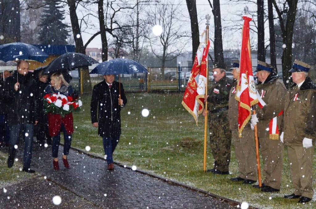 Bardzo artystyczne obchody Święta Niepodległości w Stąporkowie [zdjęcia, wideo]
