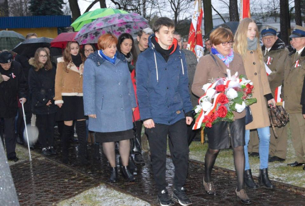 Bardzo artystyczne obchody Święta Niepodległości w Stąporkowie [zdjęcia, wideo]