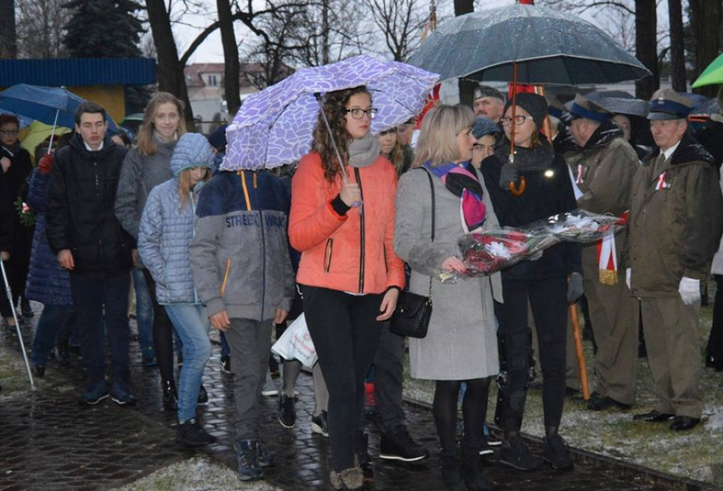 Bardzo artystyczne obchody Święta Niepodległości w Stąporkowie [zdjęcia, wideo]