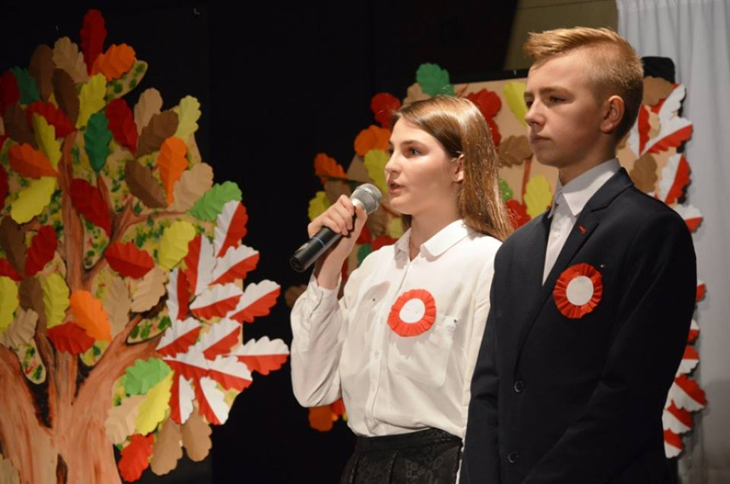 Bardzo artystyczne obchody Święta Niepodległości w Stąporkowie [zdjęcia, wideo]