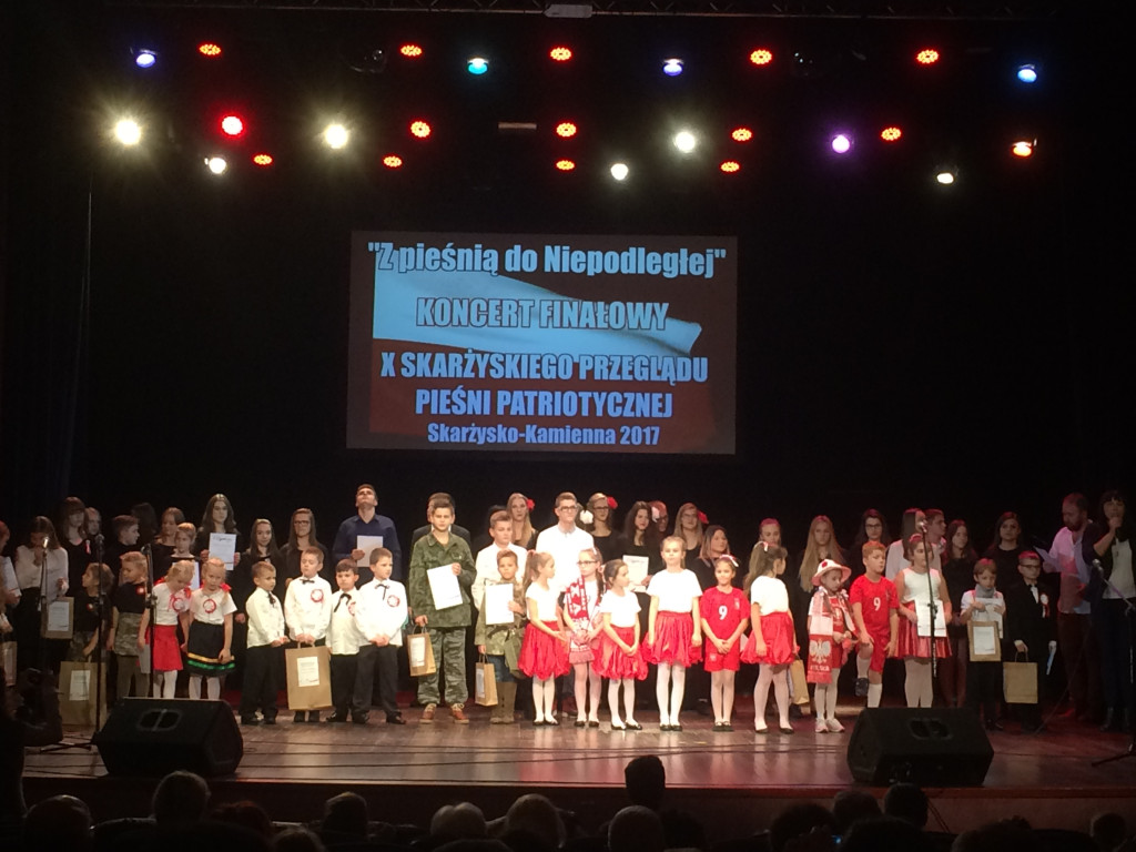 Uczniowie z Nieświnia z sukcesem w Przeglądzie Pieśni Patriotycznej [zdjęcia]