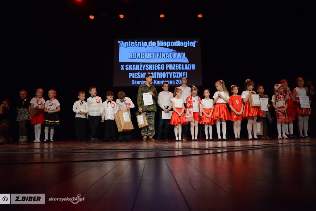 Uczniowie z Nieświnia z sukcesem w Przeglądzie Pieśni Patriotycznej [zdjęcia]
