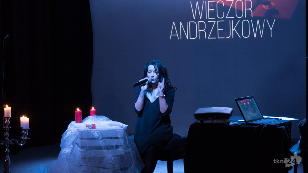 Magiczny wieczór pełen wróżb w koneckim Domu Kultury [zdjęcia]