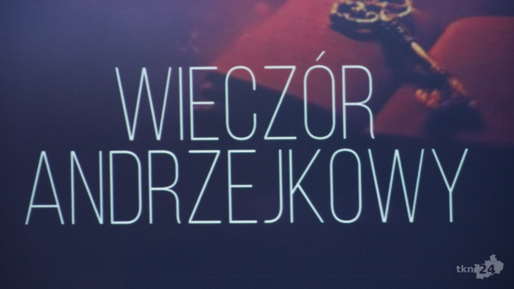 Magiczny wieczór pełen wróżb w koneckim Domu Kultury [zdjęcia]